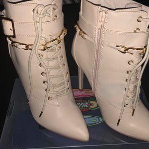 Cream boot heels. Size 7. A Shoe Dazzle Design